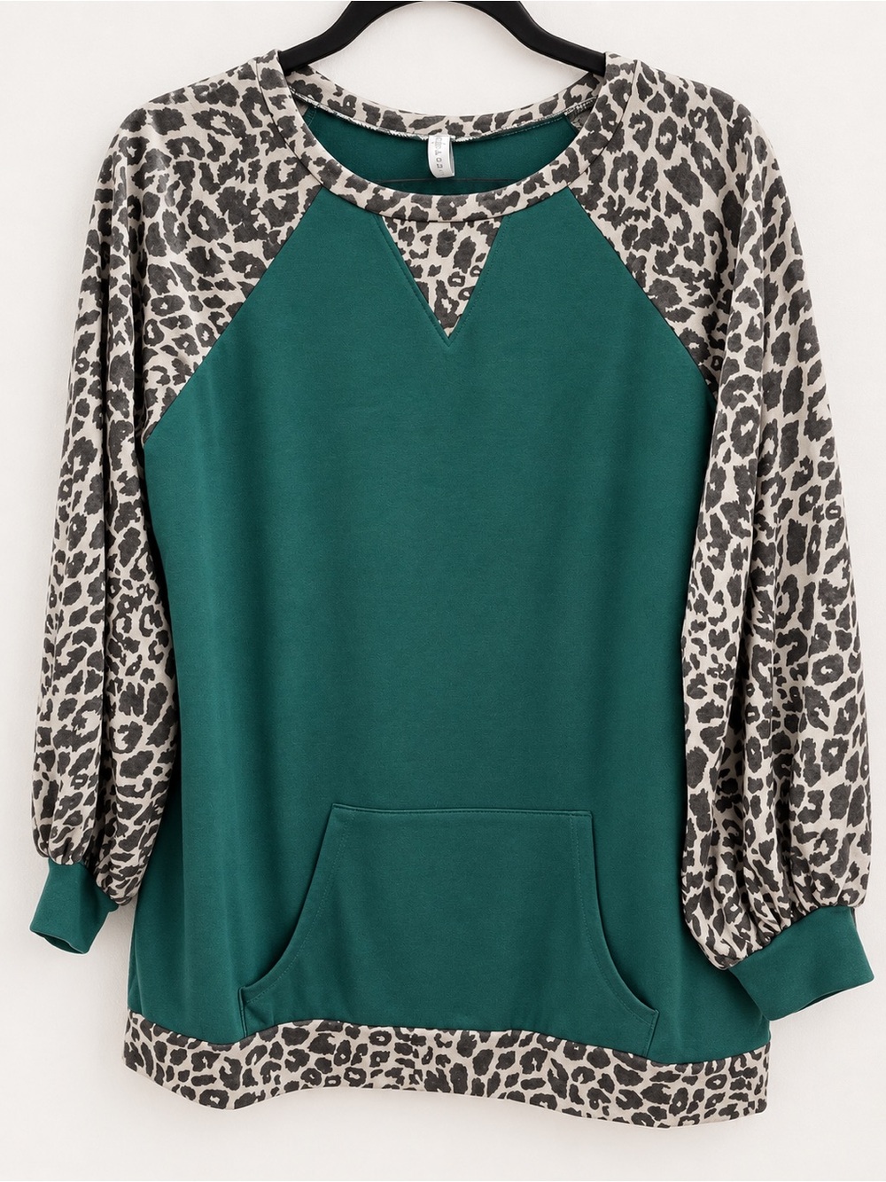 Women's Green Leopard Raglan Pullover Top